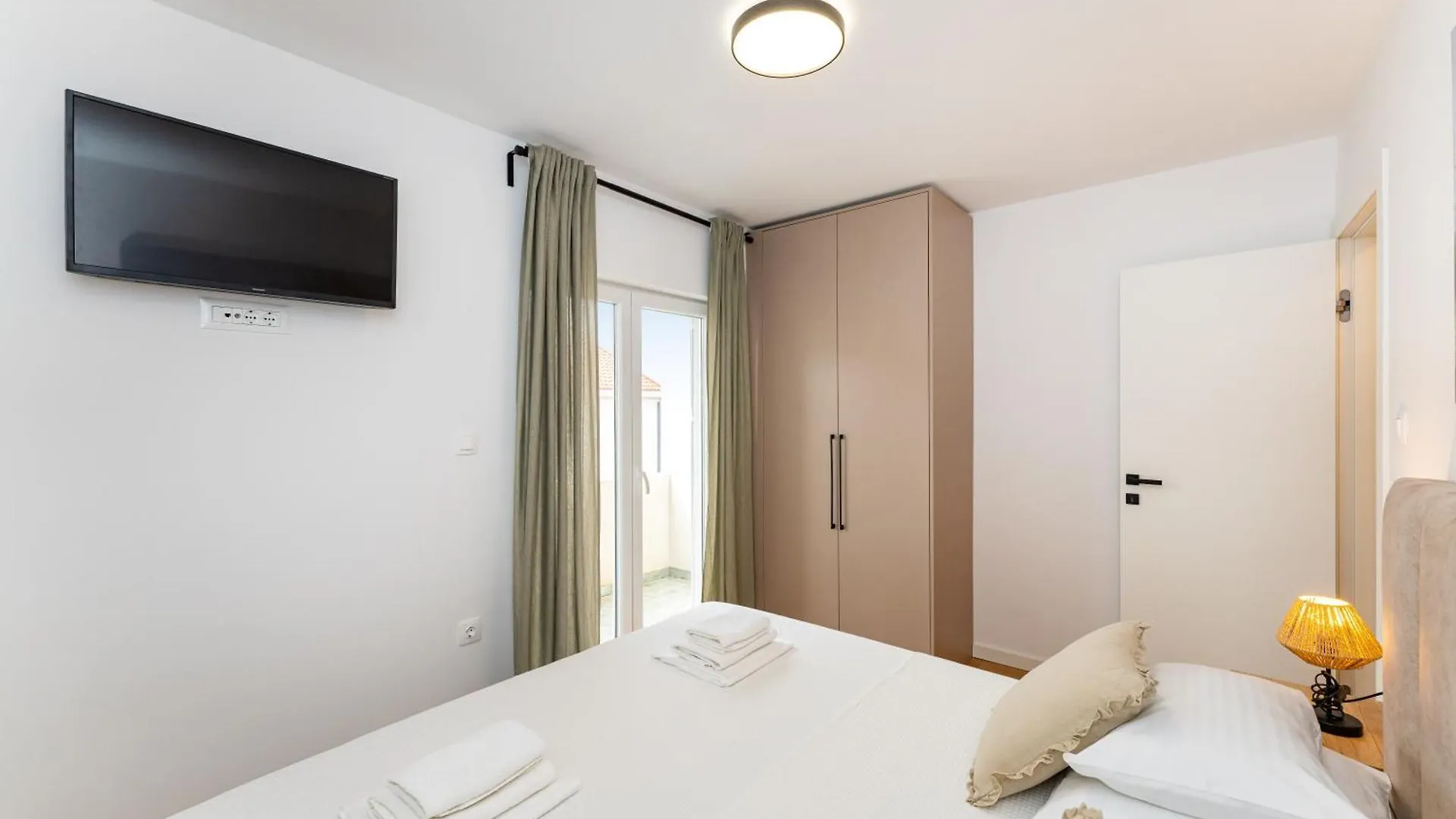 Villa Almaris Mandre 3*,  Horvátország